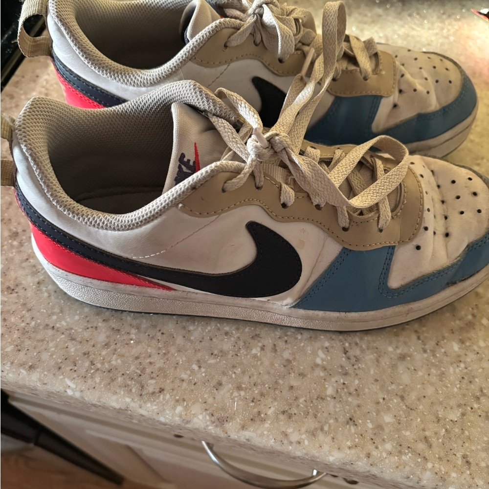 Nike Low-Top Sneakers in White, Blue & Red with Black Swoosh